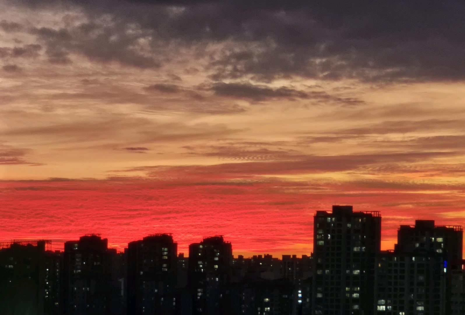 붉은 노을 첨부 이미지